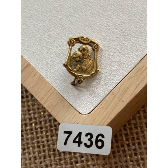 Vintage First Communion Souvenir Pin Jesus & Child Gold-Tone Metal Religious Bro - Picture 4 of 6